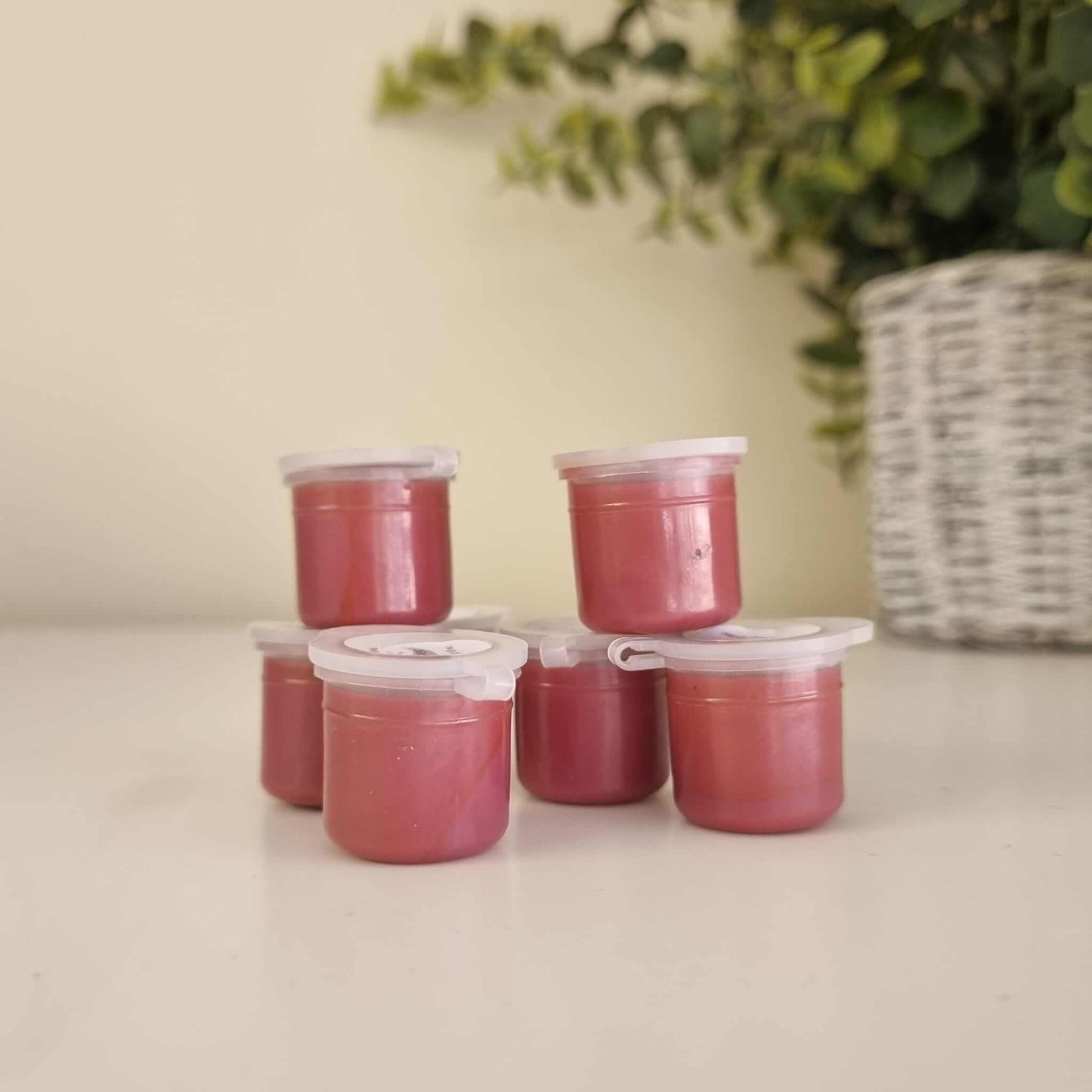 Tester Size Epoxy Resin Pigment: Striking Rose!